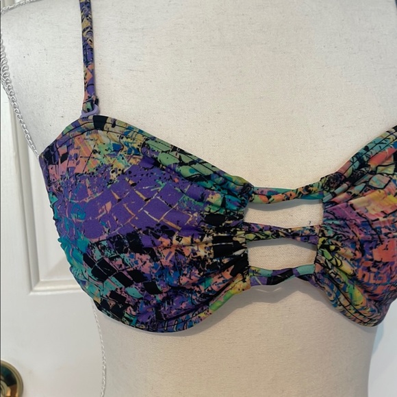 BillaBong Multicolor Women's Swimsuit Top. NWT - Picture 2 of 6